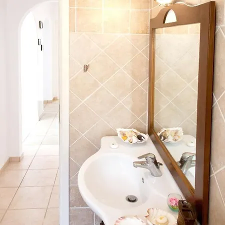 4 Bedrooms With Sea View Private Pool And Enclosed Garden At 1 Km Away From The Beach بورتو خيلي