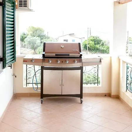 4 Bedrooms With Sea View Private Pool And Enclosed Garden At 1 Km Away From The Beach * بورتو خيلي