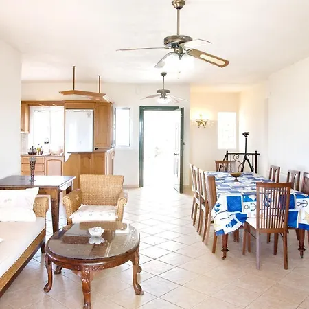 4 Bedrooms With Sea View Private Pool And Enclosed Garden At 1 Km Away From The Beach *